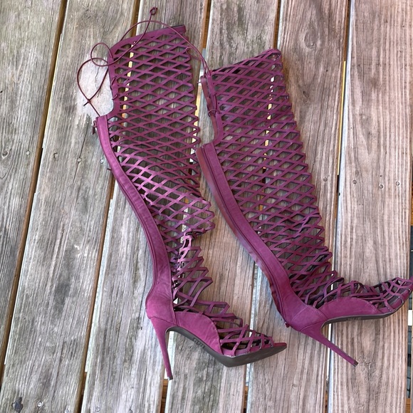 THIGH HIGH BURGUNDY GATE BOOTS. PEEK A BOO TOE SIZE 9 - Picture 6 of 6